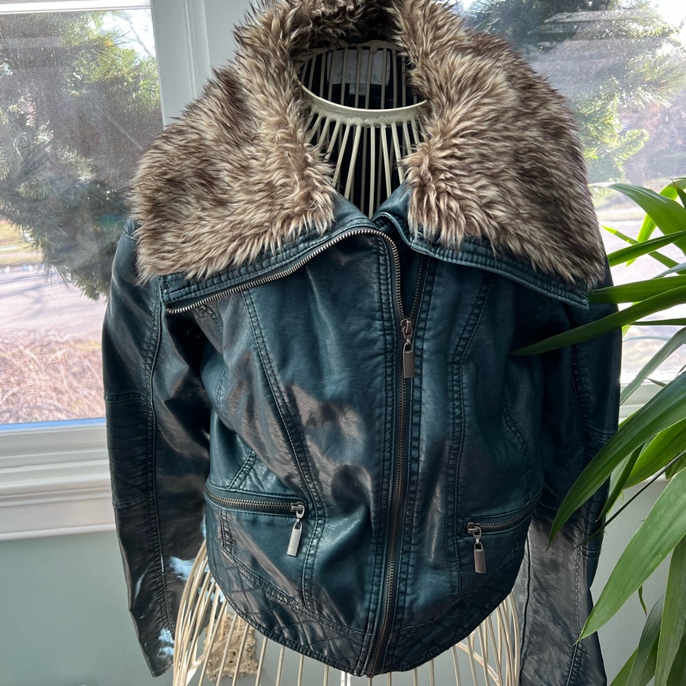 Juniors leather jacket with faux fur around the neckline.